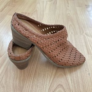 Universal thread Booties